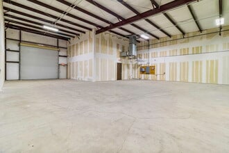 3511 N Loop 336 E, Conroe, TX for lease Interior Photo- Image 2 of 4