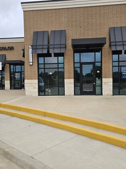 1259 N Alma Dr, Allen, TX à louer - Photo du bâtiment - Image 2 de 8