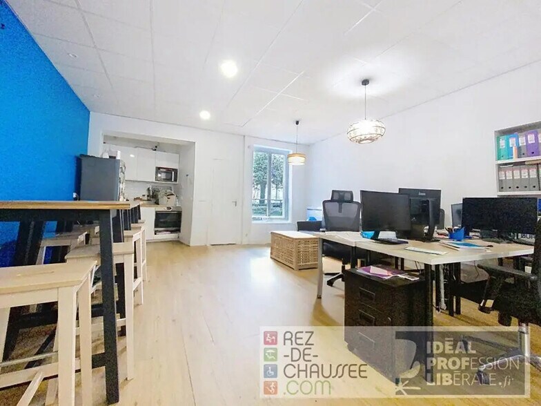 Immeuble residentiel dans Paris à vendre - Photo du bâtiment - Image 3 de 7