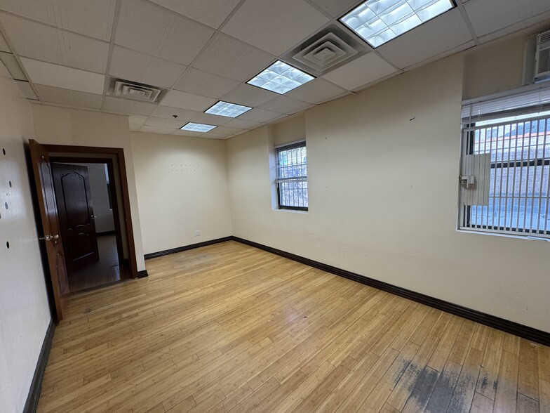 1113 Avenue J, Brooklyn, NY for lease - Building Photo - Image 2 of 12