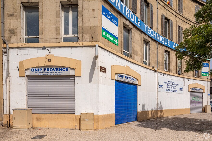 27 Rue Du Marche, Marseille à louer - Photo du bâtiment - Image 3 de 3