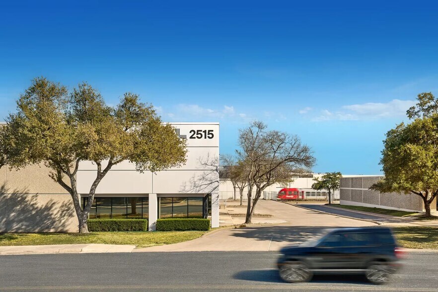 2515 Brockton Dr, Austin, TX à louer - Photo du bâtiment - Image 2 de 15