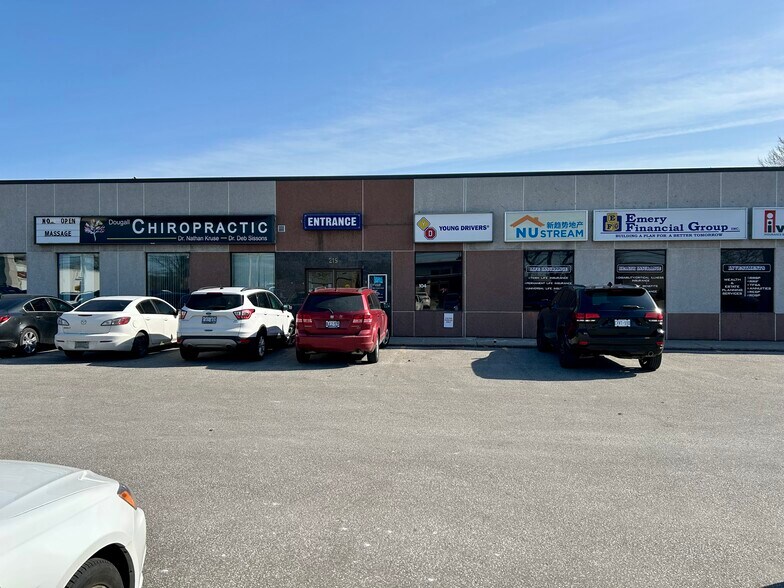 215-235 Eugenie St, Windsor, ON à louer - Photo du bâtiment - Image 1 de 3