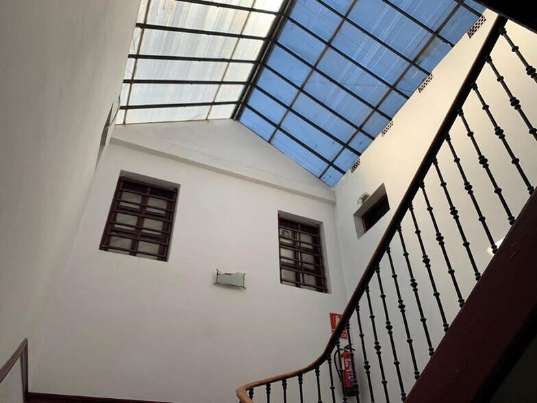 Immeuble residentiel dans Madrid, Madrid à vendre - Photo du bâtiment - Image 3 de 4