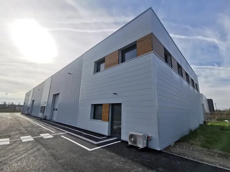 Industrial in Betheny for lease Building Photo- Image 1 of 9