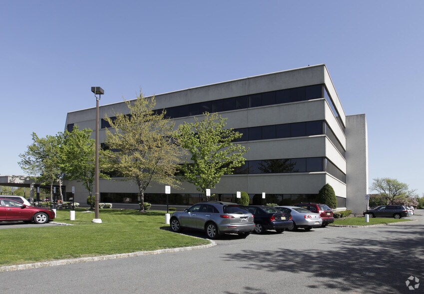 100 Metroplex Dr, Edison, NJ à louer - Photo du bâtiment - Image 2 de 6