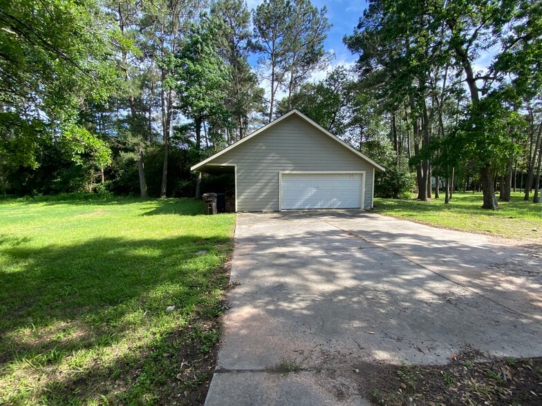 33210 Magnolia Cir, Magnolia, TX for sale - Building Photo - Image 2 of 27