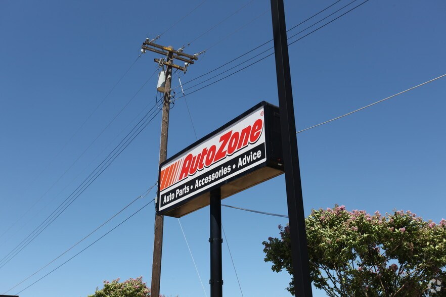 8135 Florin Rd, Sacramento, CA à vendre - Photo du bâtiment - Image 2 de 3