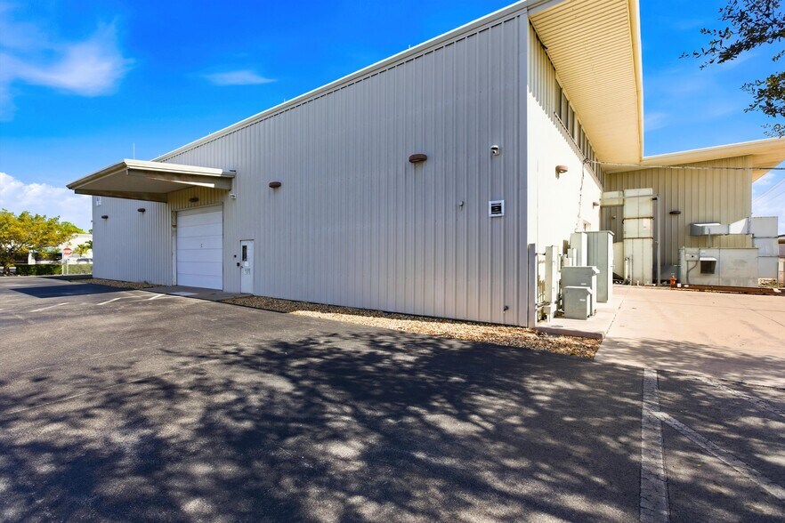 3660 Arnold Ave, Naples, FL à louer - Photo du bâtiment - Image 3 de 11