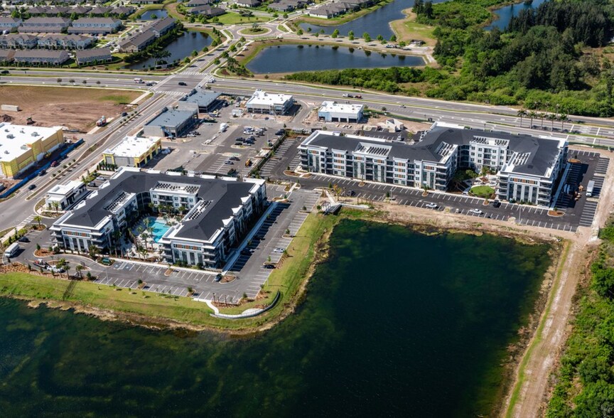 Paseo Al Mar Blvd, Apollo Beach, FL à louer - Photo du bâtiment - Image 3 de 8