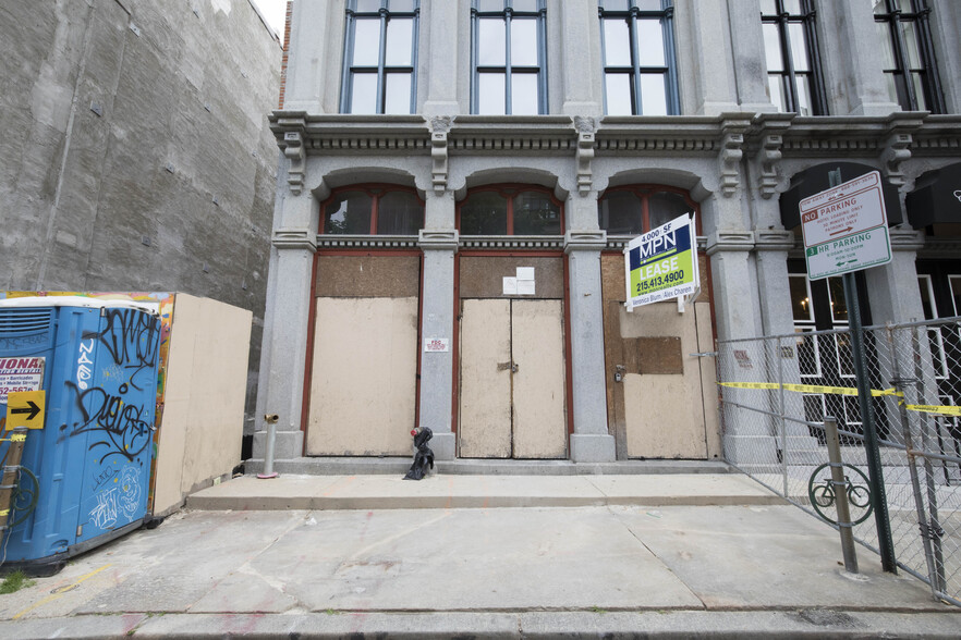 237 Chestnut St, Philadelphia, PA for lease - Building Photo - Image 1 of 7