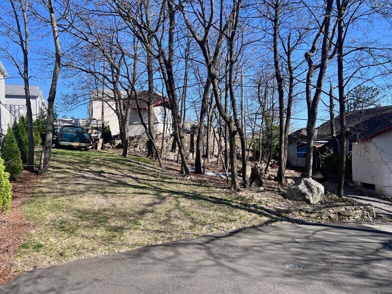 18 Highland Rd, Stamford, CT à vendre - Photo du bâtiment - Image 3 de 11