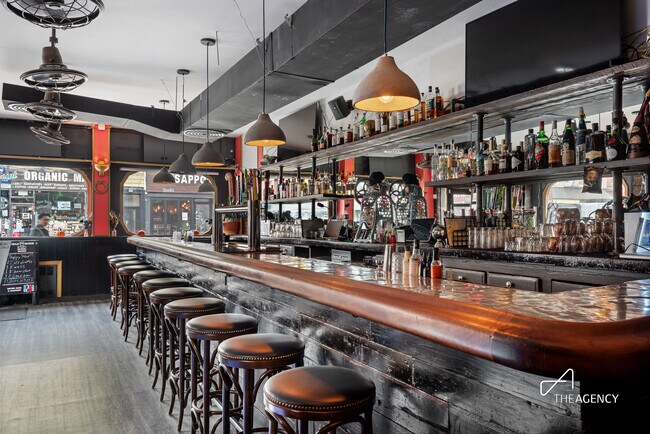 Plus de détails pour 623 Manhattan Ave, Brooklyn, NY - Commerce de détail à louer