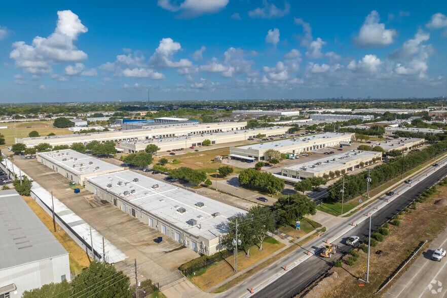 10110 W Sam Houston Pky S, Houston, TX à louer - Aérien - Image 3 de 3