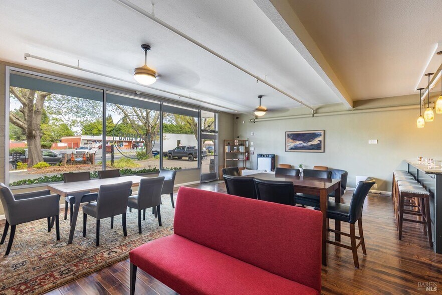 870 Gravenstein Hwy, Sebastopol, CA à vendre - Photo intérieure - Image 3 de 16