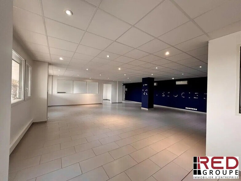 Office in Éguilles for lease - Interior Photo - Image 2 of 7