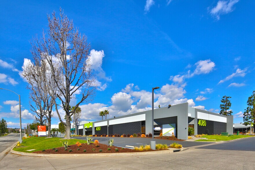 4060 N Palm St, Fullerton, CA à louer - Photo du bâtiment - Image 2 de 3