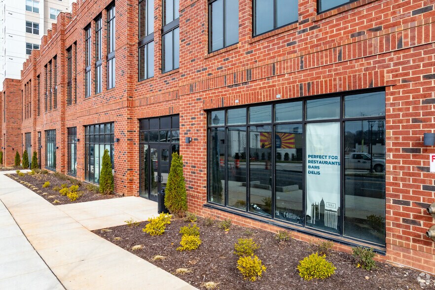1184 Hank Aaron Dr, Atlanta, GA for lease - Building Photo - Image 3 of 13