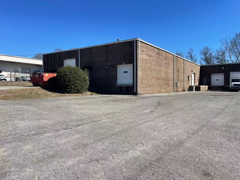 1007 Norwalk St, Greensboro, NC à louer - Photo du bâtiment - Image 3 de 17