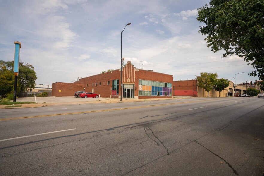 1006 E Linwood Blvd, Kansas City, MO à vendre - Photo du bâtiment - Image 2 de 45