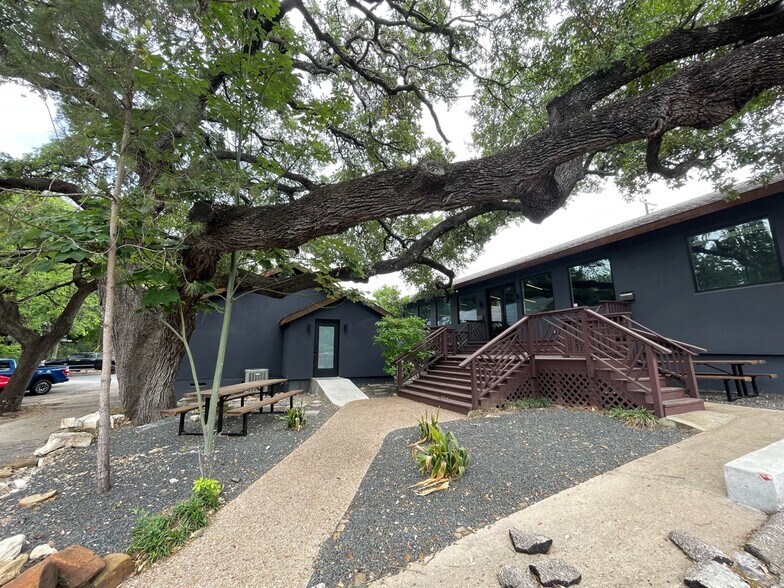 1919 S 1st St, Austin, TX à louer - Photo du bâtiment - Image 2 de 12