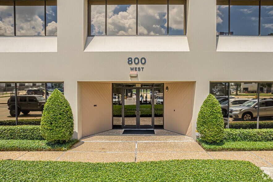 800 W Commerce Rd, New Orleans, LA à louer - Photo du bâtiment - Image 2 de 5