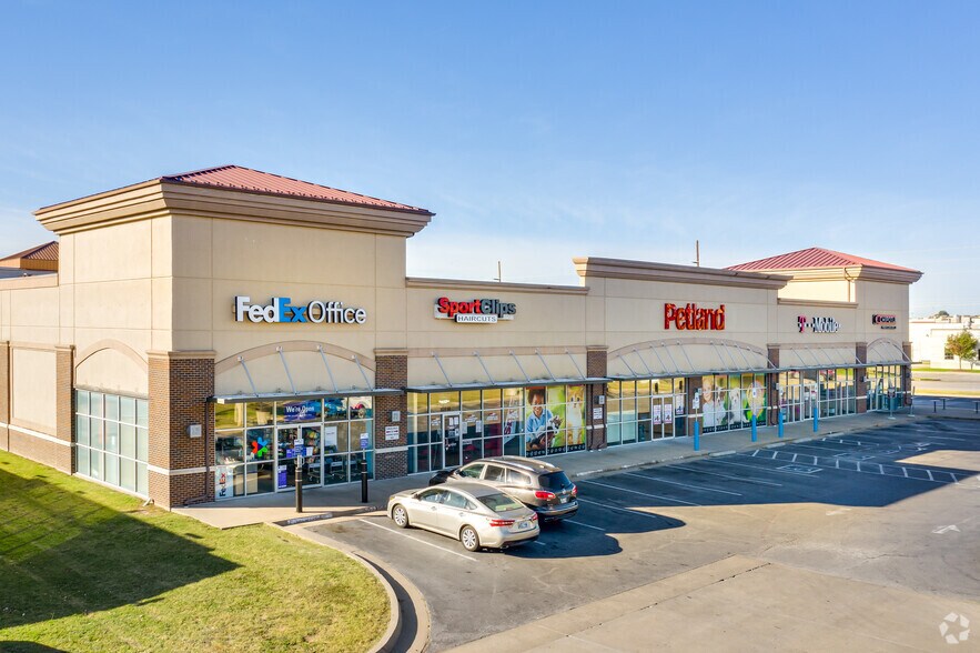 10902-10912 E 71st St, Tulsa, OK à louer - Photo du bâtiment - Image 1 de 2