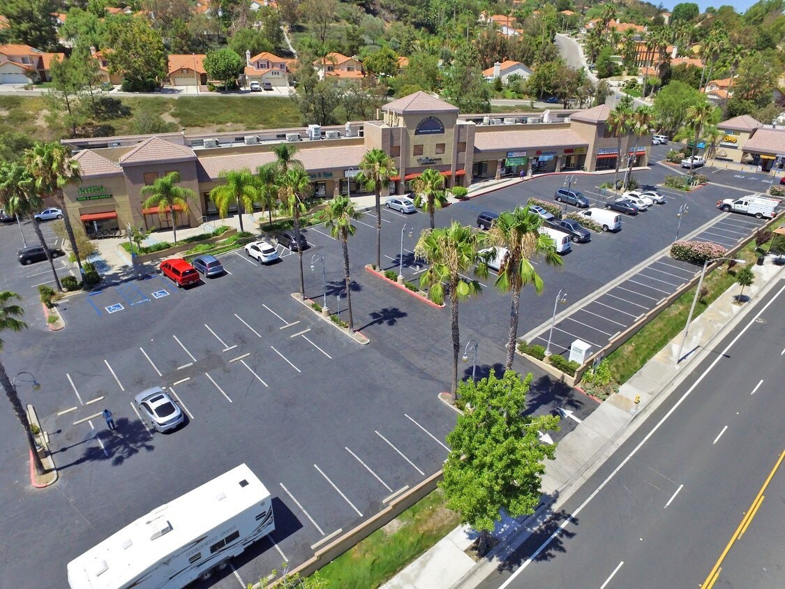 25269 The Old Rd, Stevenson Ranch, CA for sale Primary Photo- Image 1 of 12