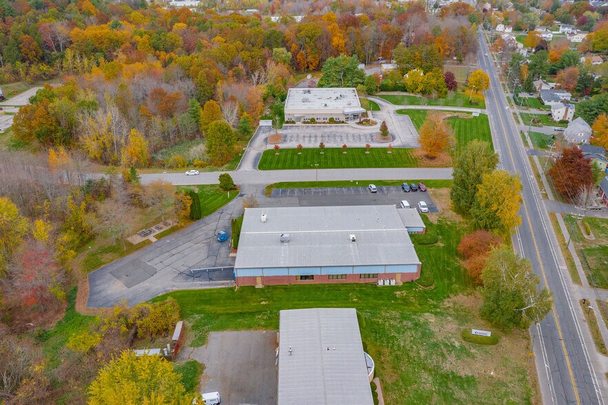 1094 Suffield St, Agawam, MA à vendre - Photo du bâtiment - Image 2 de 21