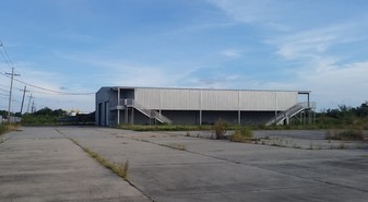 19808 Chef Menteur Hwy, New Orleans LA - Entrepôt