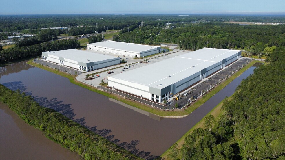 12435 Lem Turner Rd, Jacksonville, FL à louer - Photo du bâtiment - Image 2 de 15