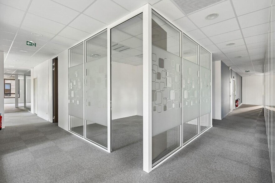 314 Allée Des Noisetiers, Limonest à vendre - Photo du bâtiment - Image 2 de 14