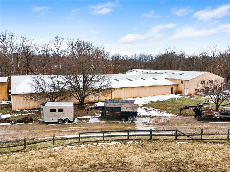 2675 Carriagegate Ln, Maineville, OH à vendre - Photo du bâtiment - Image 3 de 48