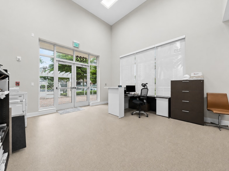 1333 S Ocean Blvd, Pompano Beach, FL for lease - Building Photo - Image 2 of 23
