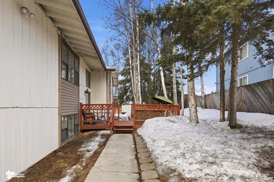 12521 Tanada Loop, Anchorage, AK à vendre - Photo du bâtiment - Image 2 de 44