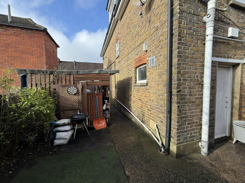 4a High St, Burnham à vendre - Photo du bâtiment - Image 2 de 4