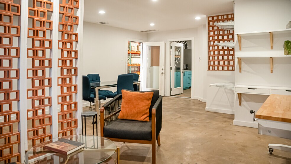 9201 Brown Ln, Austin, TX à louer - Photo du bâtiment - Image 2 de 15
