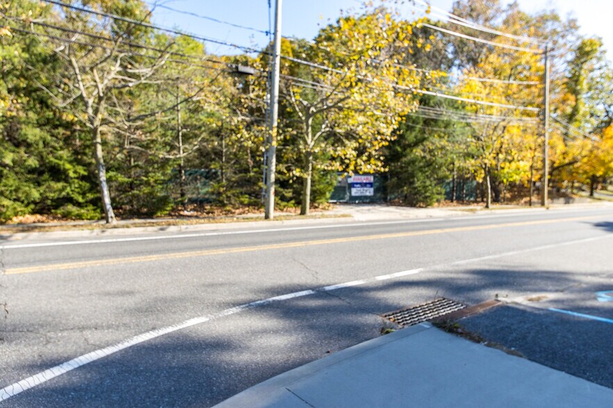 181 Terry Rd, Smithtown, NY à vendre - Photo du bâtiment - Image 3 de 13