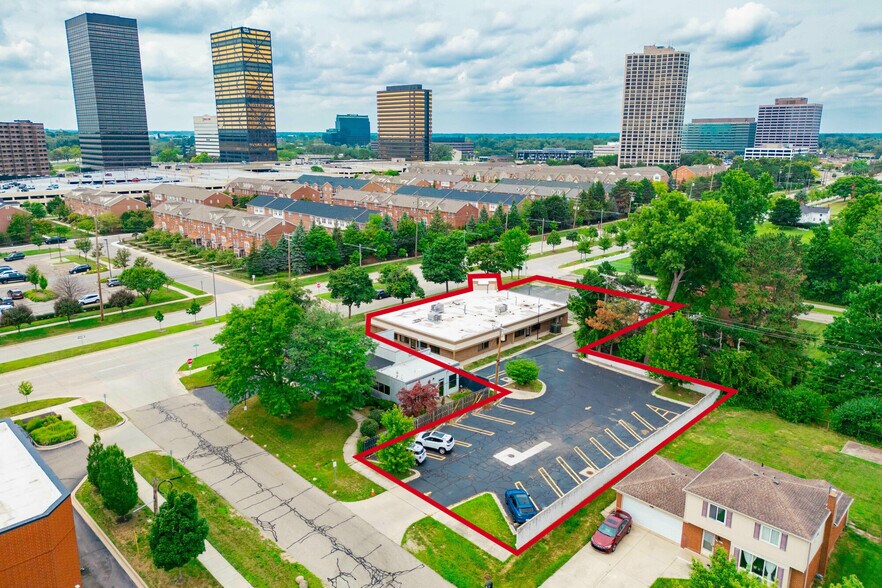 25354 Evergreen Rd, Southfield, MI à louer - Photo du bâtiment - Image 1 de 16