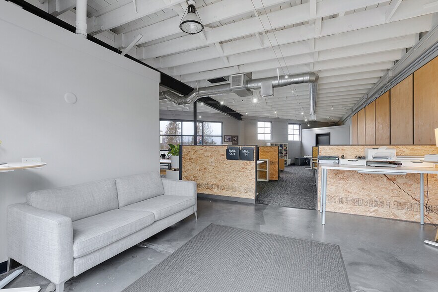 2125 N Flint Ave, Portland, OR à louer - Hall d’entrée - Image 3 de 23