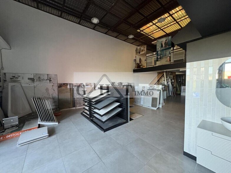 Retail in Boissise-le-Roi for lease - Interior Photo - Image 3 of 5