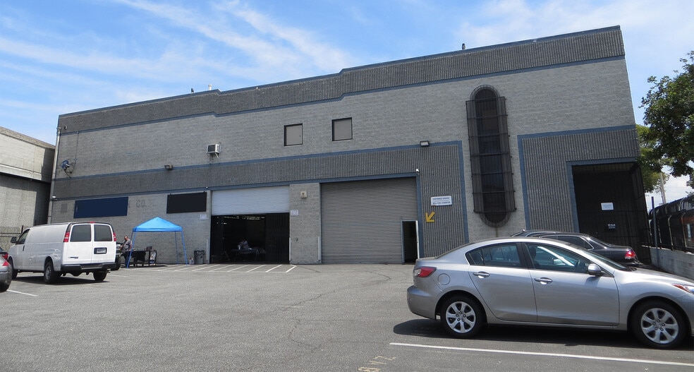 3957 S Hill St, Los Angeles, CA for lease - Building Photo - Image 1 of 5