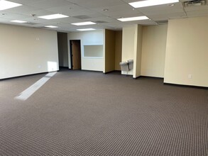 9895 W Remington Pl, Littleton, CO for lease Interior Photo- Image 2 of 6