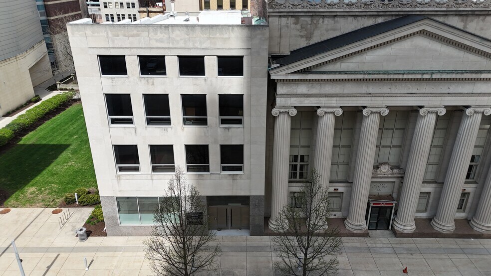 241 N Superior St, Toledo, OH à vendre - Photo du bâtiment - Image 2 de 7