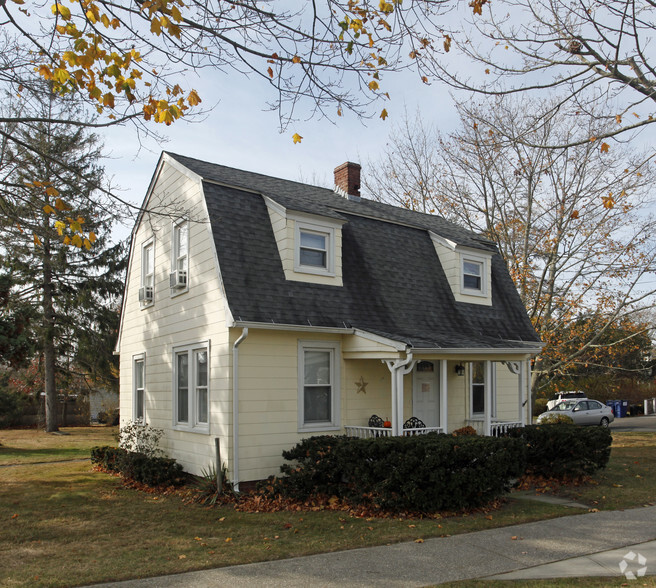 195 Mill Rd, Westhampton Beach, NY à vendre - Photo du bâtiment - Image 1 de 1