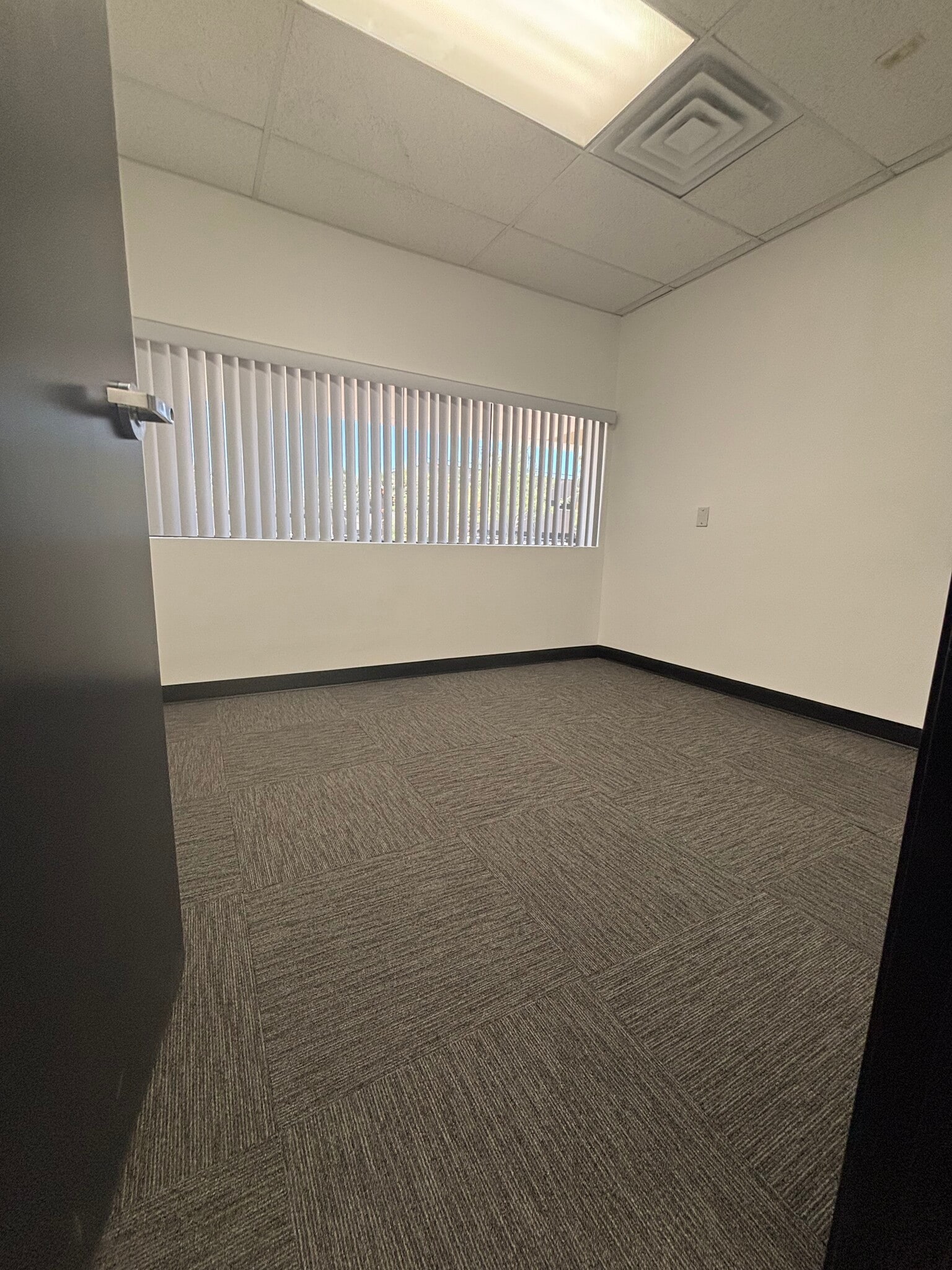 2080 E Flamingo Rd, Las Vegas, NV for lease Interior Photo- Image 1 of 9