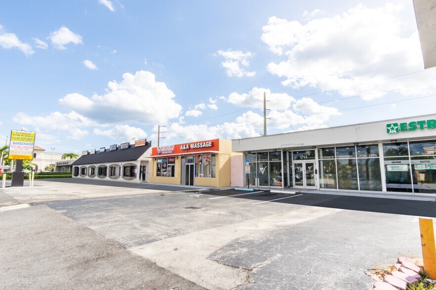 1744 E Commercial Blvd, Fort Lauderdale, FL à vendre - Photo du bâtiment - Image 2 de 18