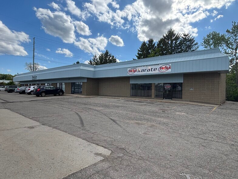5400 S Pennsylvania Ave, Lansing, MI à louer - Photo du bâtiment - Image 1 de 2