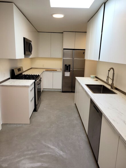 4531 Van Nuys Blvd, Sherman Oaks, CA for lease - Building Photo - Image 3 of 16