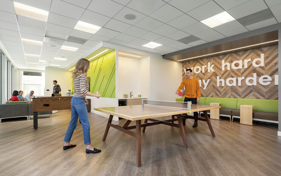 3 Park Plaza, Irvine, CA à louer - Photo intérieure - Image 3 de 22